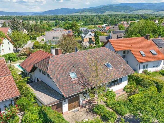 Haus zum Kaufen in Freiburg Tiengen 870.000,00 EUR 243 m²