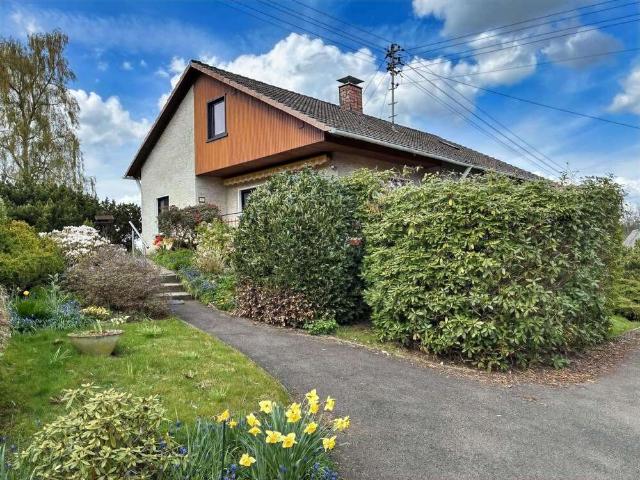 Haus zum Kaufen in Freudenberg 299.000,00 EUR 135.96 m²