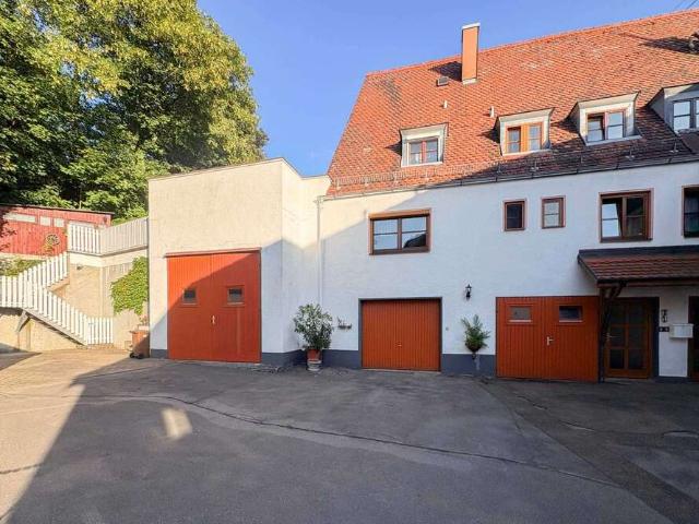 Haus zum Kaufen in Friedberg 1.150.000,00 EUR 360 m²