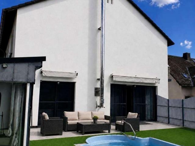 Haus zum Kaufen in Friedrichsdorf Dillingen 1.395.000,00 EUR 242 m²