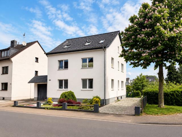 Haus zum Kaufen in Köln 690.000,00 EUR 194 m²