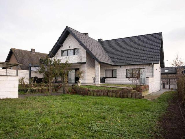 Haus zum Kaufen in Köln 850.000,00 EUR 180.33 m²