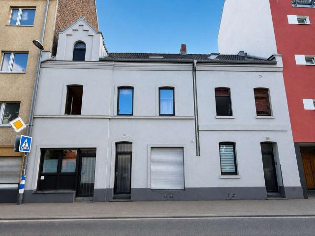Haus zum Kaufen in Köln 850.000,00 EUR 290 m²