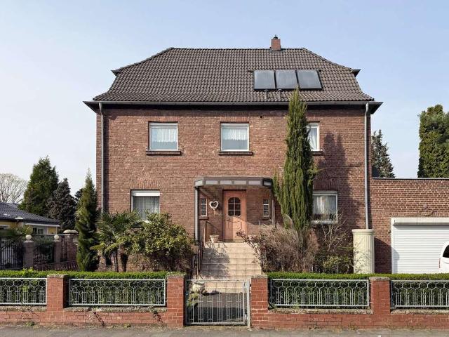 Haus zum Kaufen in Köln 990.000,00 EUR 311 m²