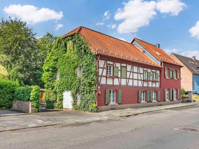 Haus zum Kaufen in Köln 990.000,00 EUR 366 m²