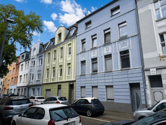 Haus zum Kaufen in Köln 1.220.000,00 EUR 272.66 m²