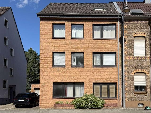 Haus zum Kaufen in Köln Weiden 890.000,00 EUR 300 m²