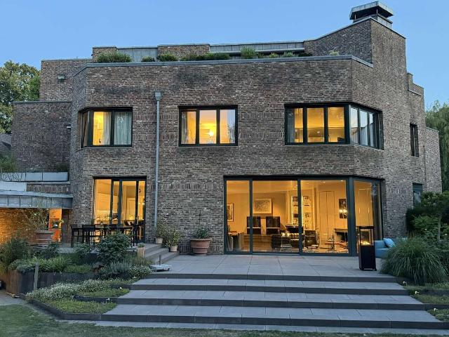 Haus zum Kaufen in Köln Lindenthal 4.350.000,00 EUR 436.75 m²