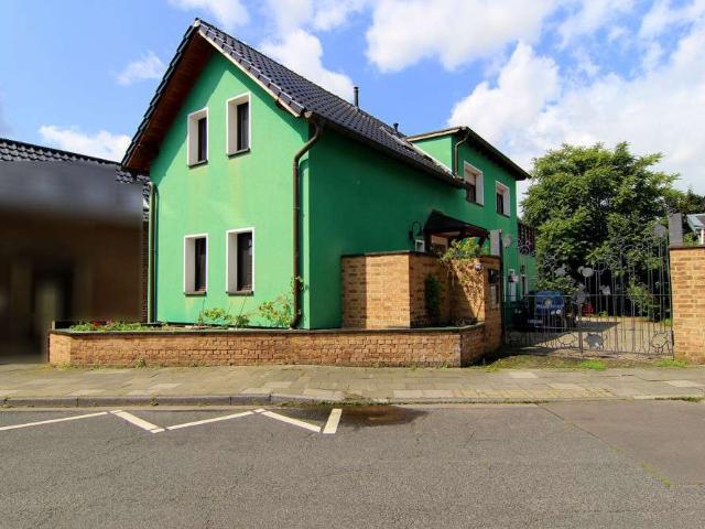 Haus zum Kaufen in Köln Rondorf 1.700.000,00 EUR 364 m²