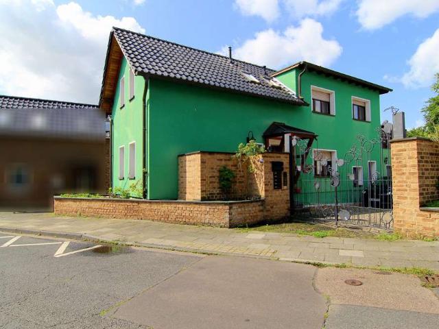 Haus zum Kaufen in Köln Rondorf 1.700.000,00 EUR 364 m²