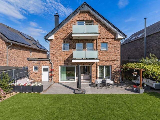 Haus zum Kaufen in Köln Roggendorf 1.250.000,00 EUR 261.56 m²