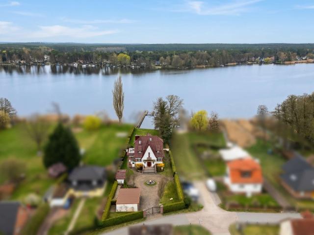 Haus zum Kaufen in Königs Wusterhausen 2.100.000,00 EUR 250 m²