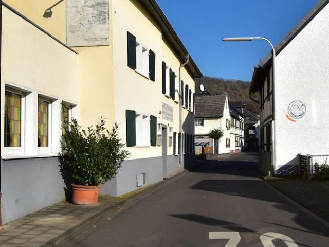 Haus zum Kaufen in Königswinter 300.000,00 EUR 200 m²