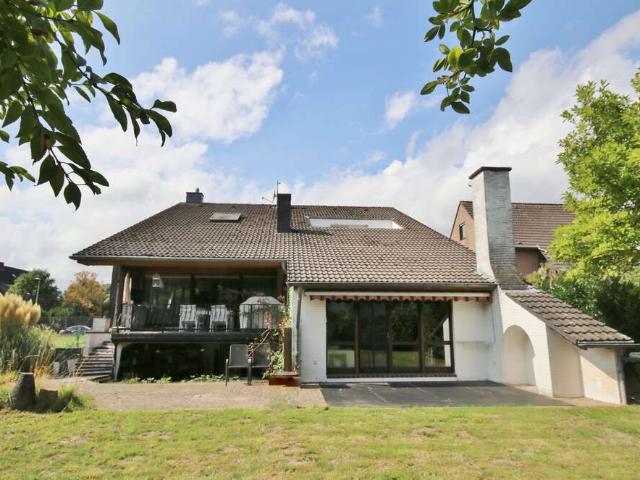 Haus zum Kaufen in Korschenbroich Kleinenbroich 676.000,00 EUR 276 m²