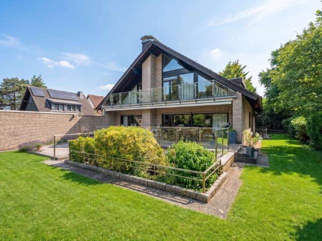 Haus zum Kaufen in Kaarst Holzbüttgen 1.195.000,00 EUR 297 m²
