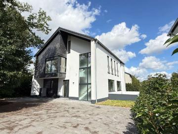 Haus zum Kaufen in Kaarst 2.199.000,00 EUR 372 m²