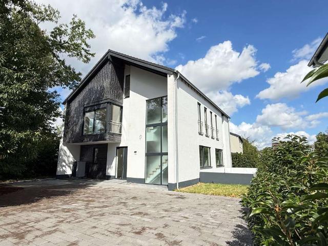 Haus zum Kaufen in Kaarst 2.199.000,00 EUR 372 m²