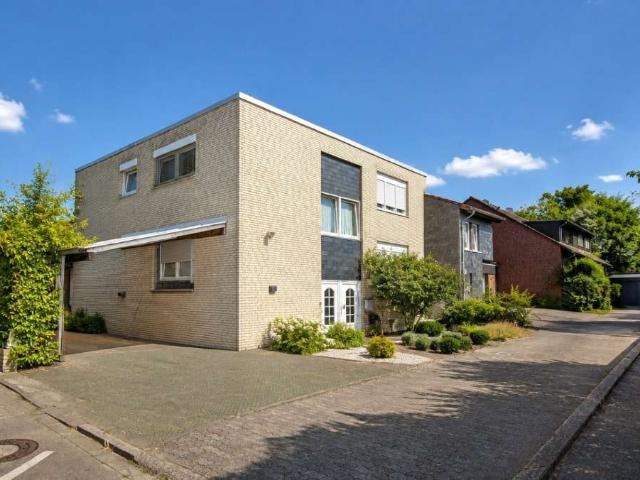 Haus zum Kaufen in Kaarst 669.000,00 EUR 360 m²