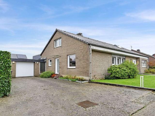 Haus zum Kaufen in Kaarst 699.000,00 EUR 272.13 m²