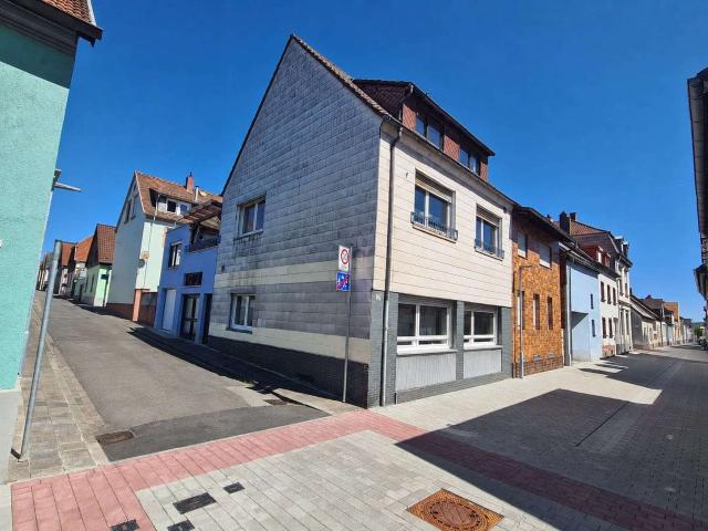 Haus zum Kaufen in Kaiserslautern 299.000,00 EUR 229 m²