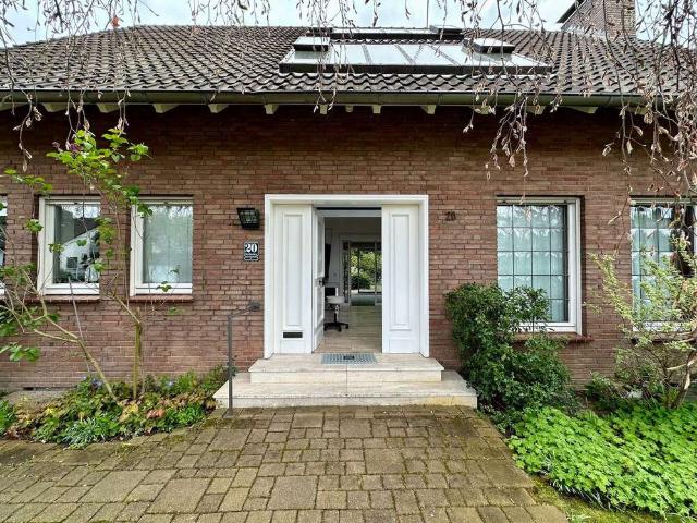 Haus zum Kaufen in Kamp Lintfort 649.000,00 EUR 264 m²