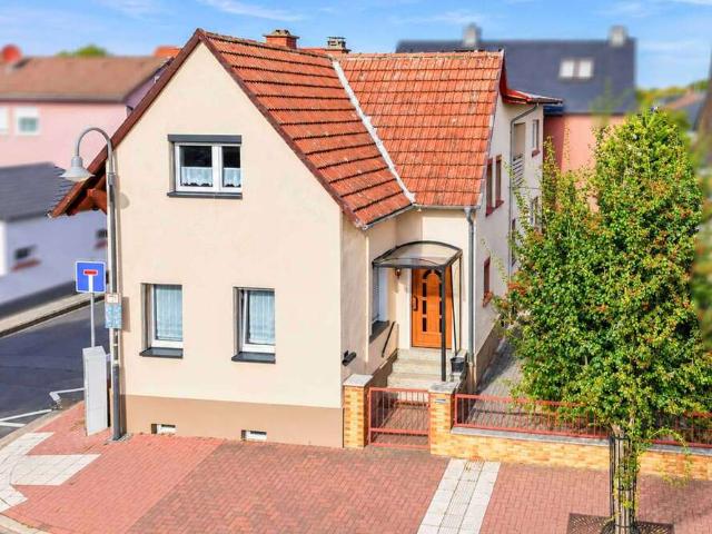 Haus zum Kaufen in Karben 350.000,00 EUR 145.83 m²