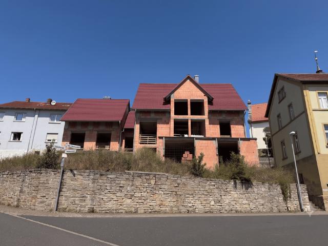 Haus zum Kaufen in Karlstadt 270.000,00 EUR 355 m²