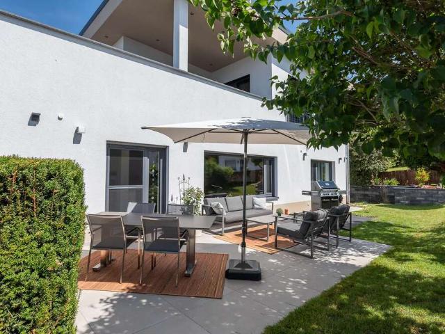 Haus zum Kaufen in Kelkheim 2.400.000,00 EUR 290 m²