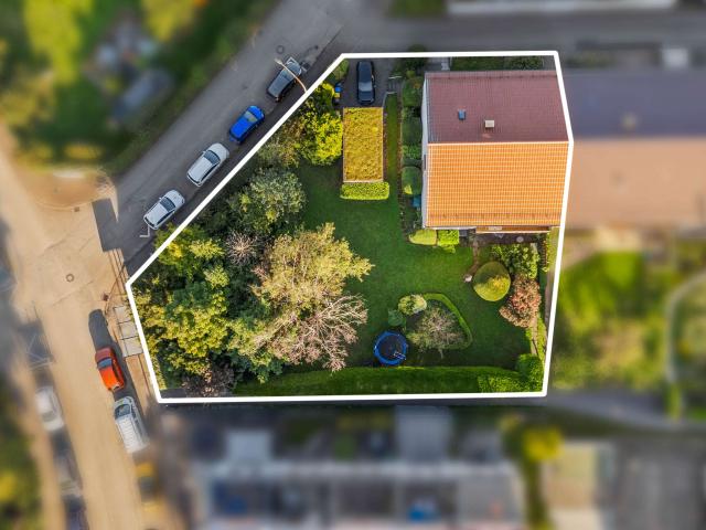 Haus zum Kaufen in Kirchheim unter Teck 699.000,00 EUR 194.45 m²