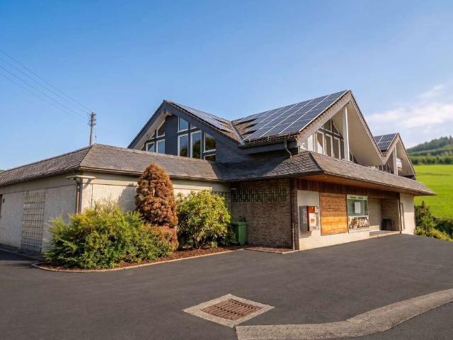 Haus zum Kaufen in Kirchhundem 299.000,00 EUR 246 m²