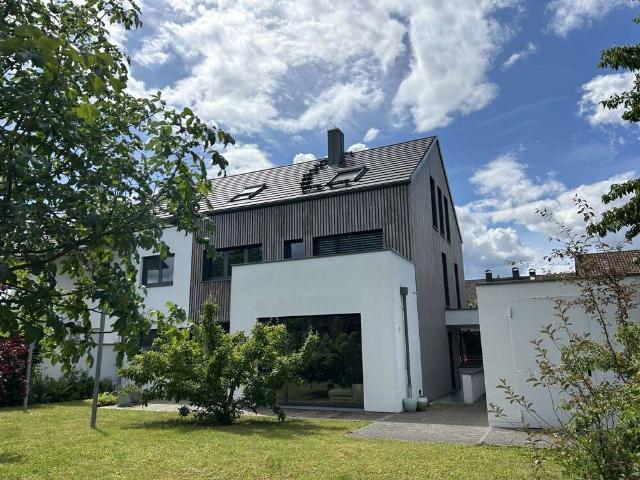 Haus zum Kaufen in Kleinwallstadt 849.000,00 EUR 262.68 m²