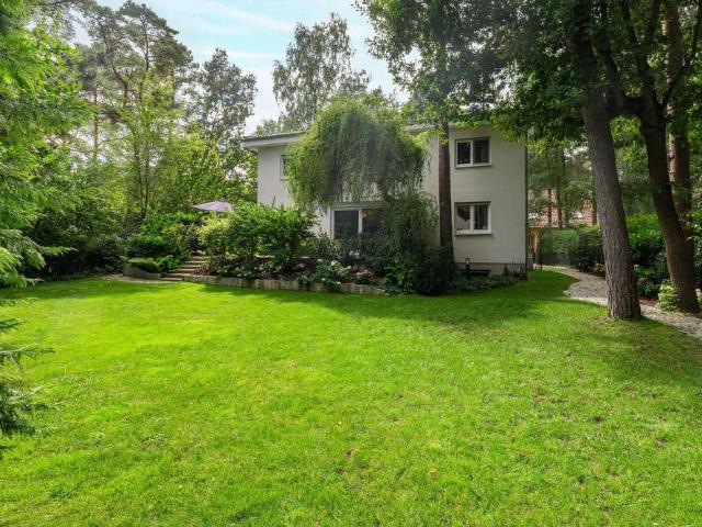 Haus zum Kaufen in Kleinmachnow 1.848.000,00 EUR 356 m²