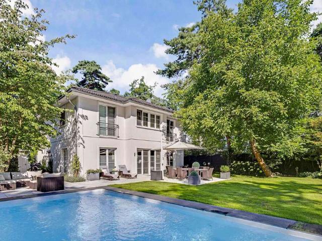 Haus zum Kaufen in Kleinmachnow 2.200.000,00 EUR 255 m²