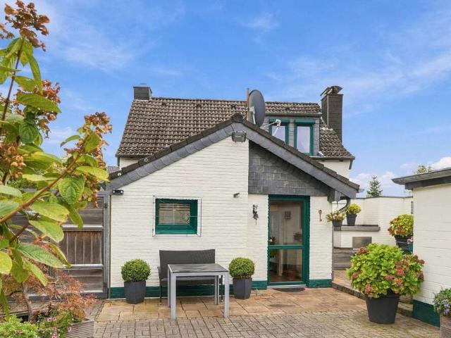 Haus zum Kaufen in Krefeld 598.000,00 EUR 196.14 m²