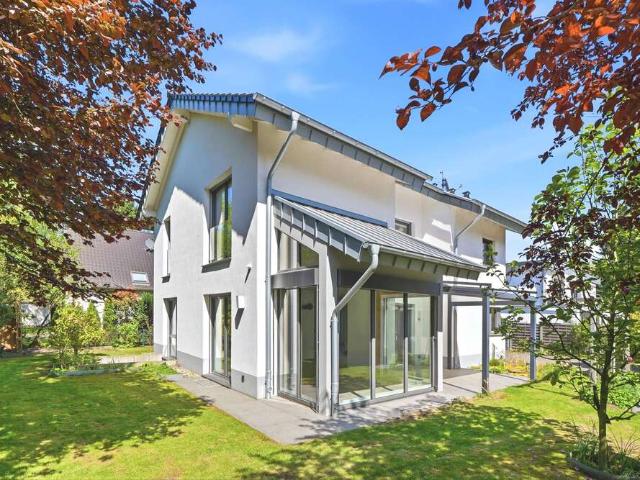 Haus zum Kaufen in Krefeld 1.080.000,00 EUR 270.53 m²