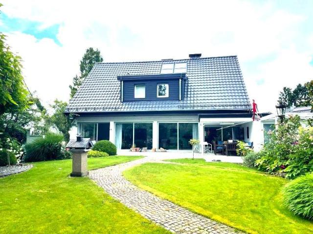 Haus zum Kaufen in Krefeld 1.190.000,00 EUR 210 m²