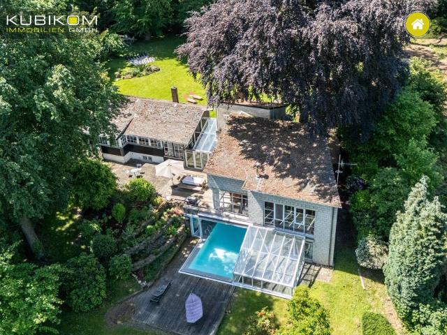 Haus zum Kaufen in Krefeld 1.490.000,00 EUR 323.5 m²