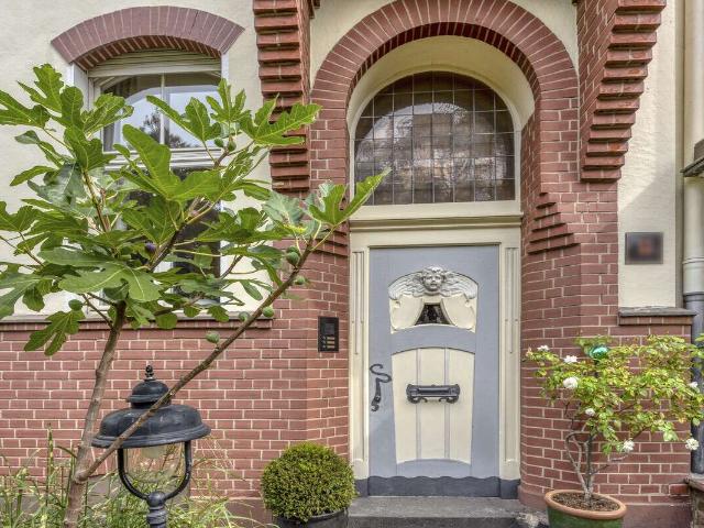 Haus zum Kaufen in Krefeld Cracau 779.000,00 EUR 282 m²