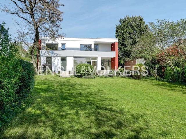 Haus zum Kaufen in Kronberg im Taunus 1.950.000,00 EUR 258 m²