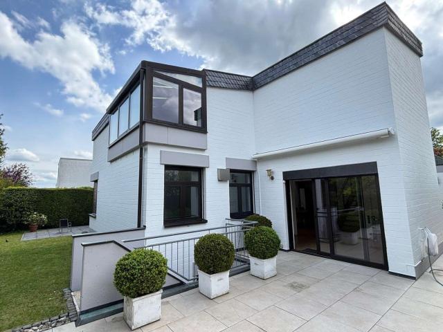 Haus zum Kaufen in Kronberg im Taunus 2.195.000,00 EUR 410 m²