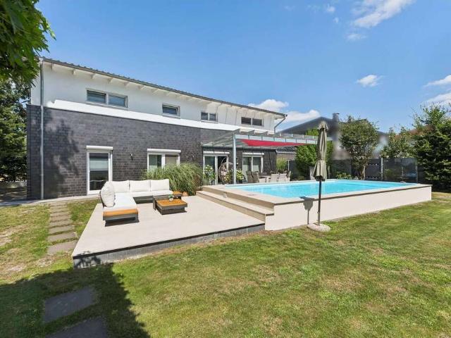 Haus zum Kaufen in Hövelhof 1.050.000,00 EUR 300 m²