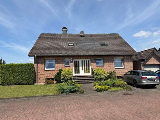 Haus zum Kaufen in Hövelhof 449.000,00 EUR 264 m²