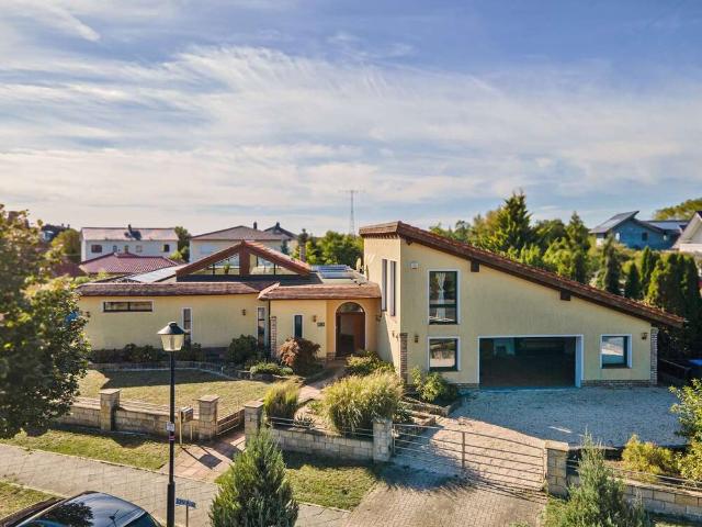Haus zum Kaufen in Hohen Neuendorf 1.350.000,00 EUR 218.63 m²