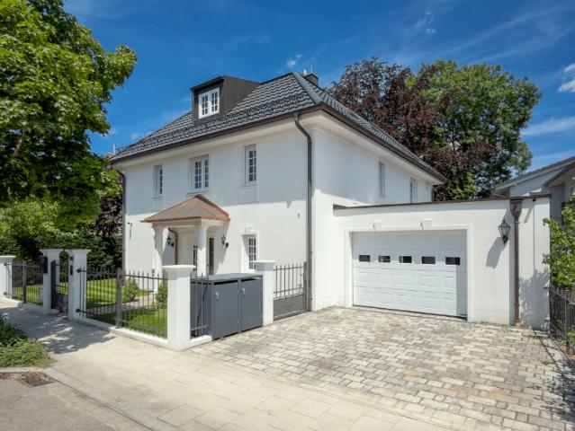 Haus zum Kaufen in Hohenbrunn 2.200.000,00 EUR 370 m²