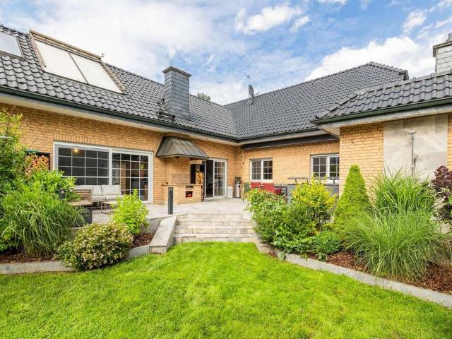Haus zum Kaufen in Hoppegarten 1.050.000,00 EUR 341.22 m²