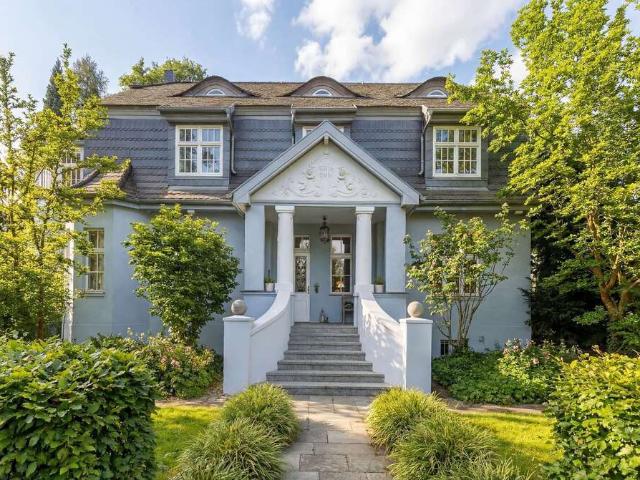 Haus zum Kaufen in Hoppegarten 1.149.000,00 EUR 297.34 m²