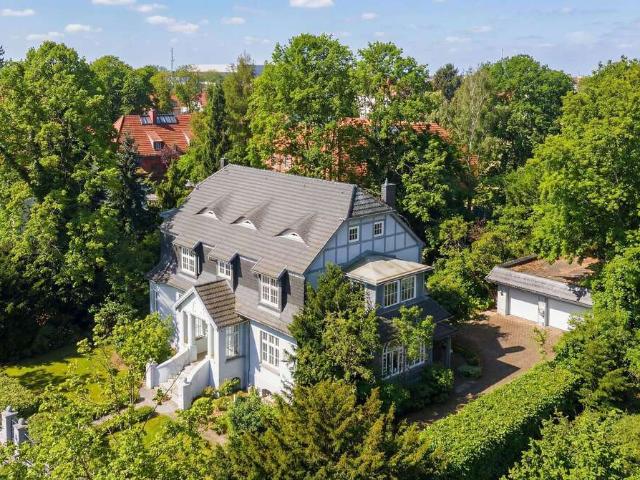 Haus zum Kaufen in Hoppegarten 999.000,00 EUR 297.34 m²