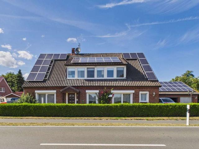 Haus zum Kaufen in Hatten 370.000,00 EUR 225 m²