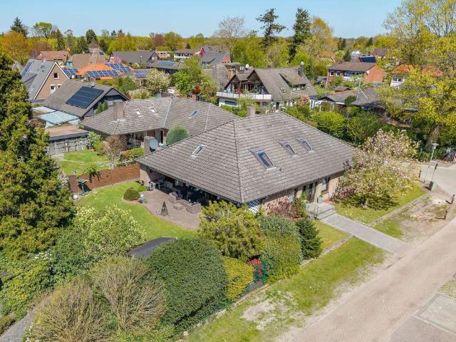 Haus zum Kaufen in Hatten 560.000,00 EUR 302 m²