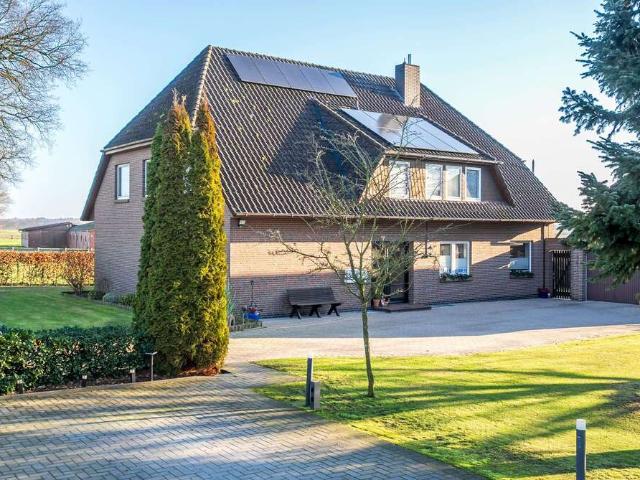 Haus zum Kaufen in Hatten 579.000,00 EUR 272 m²